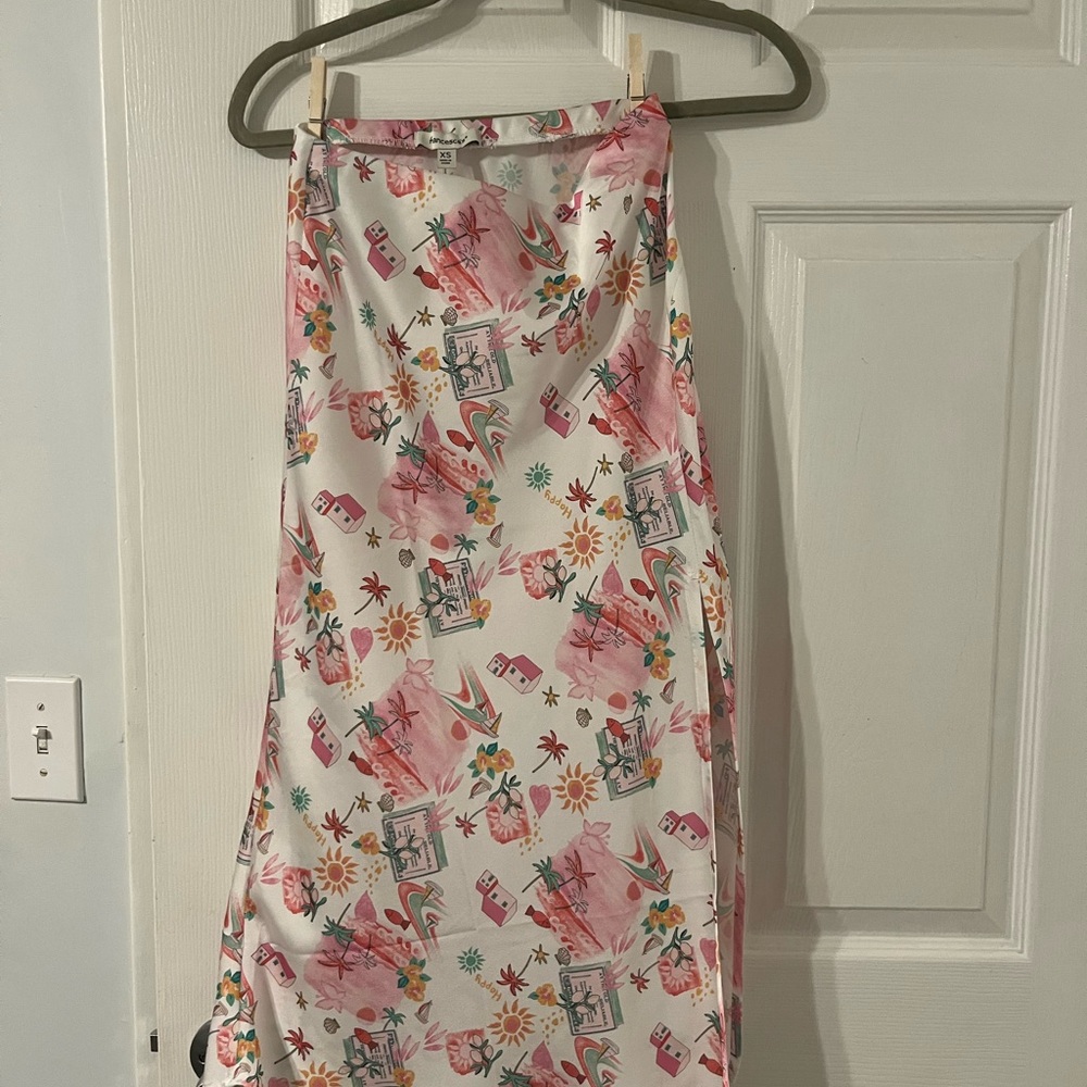 Francesca's Collections Pink and White Patterned Skirt